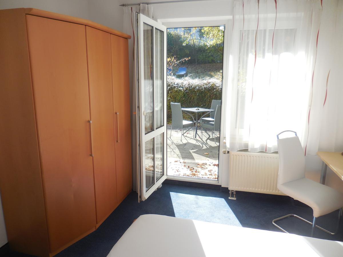 Hotel Garni am Waldhang Gilching Exterior foto